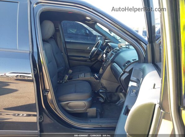 1FM5K8AR4HGD06256 2017 FORD UTILITY POLICE INTERCEPTOR Черный Вид салона спереди
