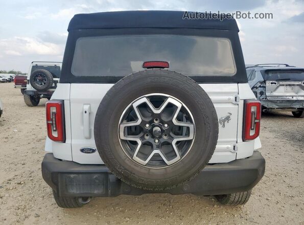 1FMEE5DP5PLB17492 2023 FORD BRONCO Белый Вид сзади