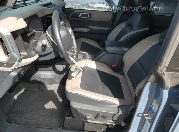 1FMEE5DPXPLB37978 2023 FORD BRONCO Синий Вид салона спереди