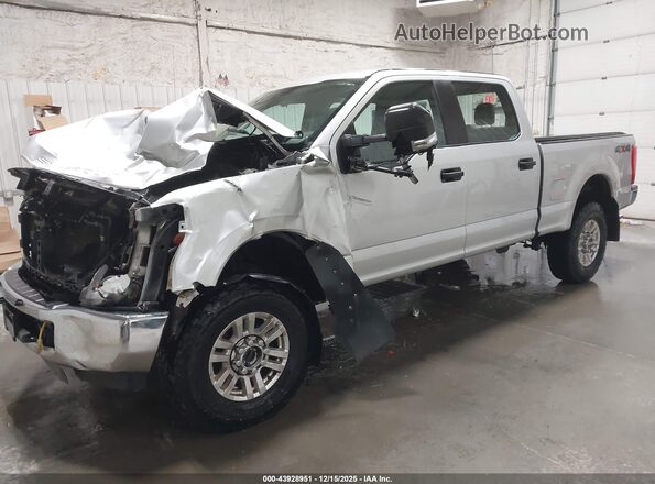 1FT7W2B68JEB96557 2018 FORD F-250 Серебряный Передняя левая четверть
