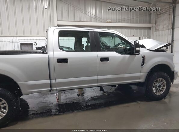1FT7W2B68JEB96557 2018 FORD F-250 Серебряный Вид задней части салона