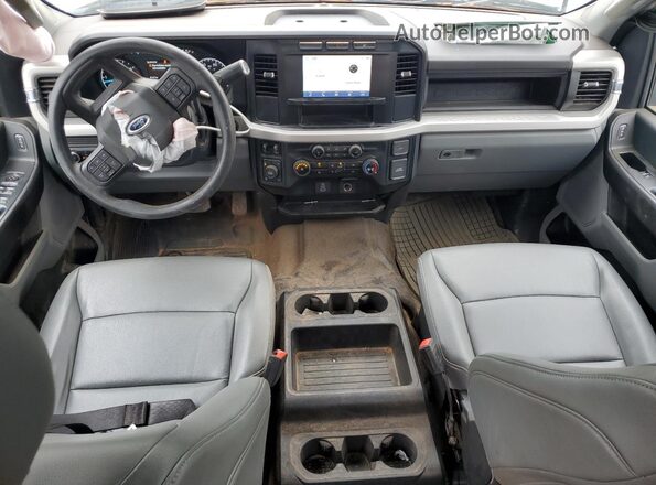 1FT7W2BA0PED44777 2023 FORD F250 Белый Вид панели приборов