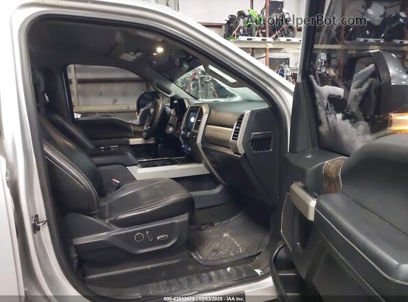 1FT7W2BT7JEB09804 2018 FORD F-250 Серебряный Вид салона спереди