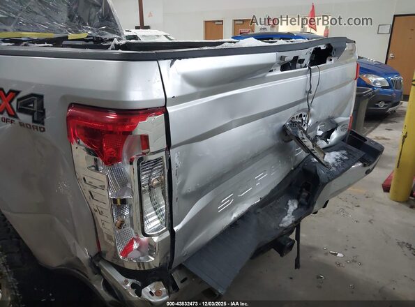 1FT7W2BT7JEB09804 2018 FORD F-250 Серебряный Вид спереди