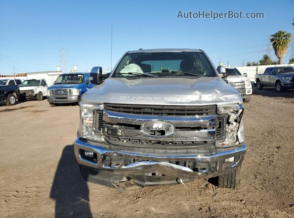 1FT7W2BT8JEC58593 2018 FORD F250 Серебряный Вид спереди