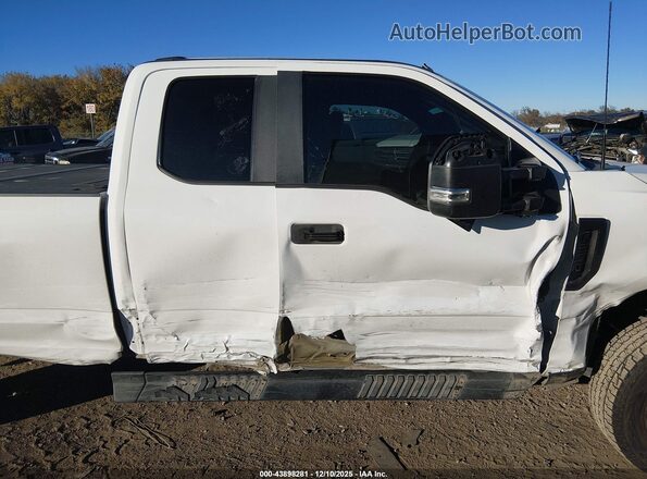 1FT7X2B60NEC70296 2022 FORD F-250 White Widok z przodu