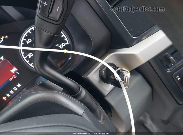1FT7X2BA2PEE18679 2023 FORD F-250 Серебряный Вид панели приборов