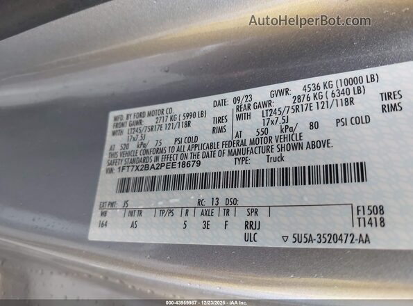 1FT7X2BA2PEE18679 2023 FORD F-250 Серебряный Вид подкапотного пространства