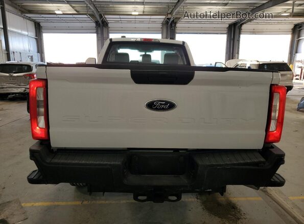 1FTBF2BA3PED00055 2023 FORD F250 White Вид ззаду