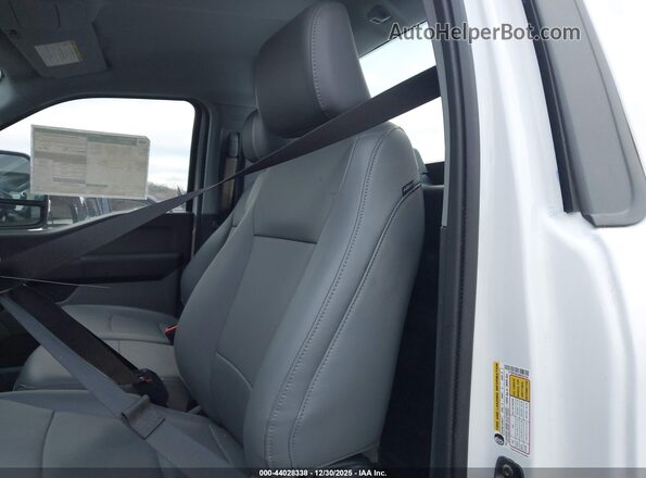 1FTBF2BA4REC63164 2024 FORD F-250 White Vista de los asientos traseros
