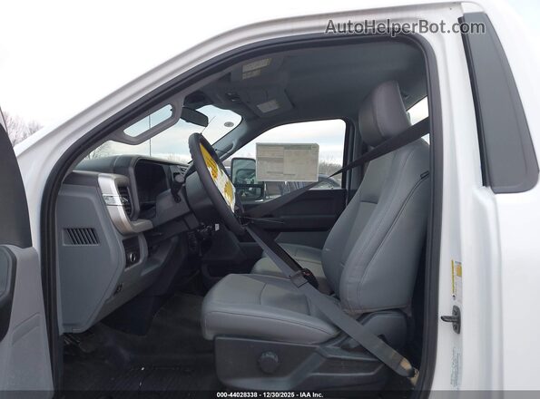 1FTBF2BA4REC63164 2024 FORD F-250 White Vista interior delantera