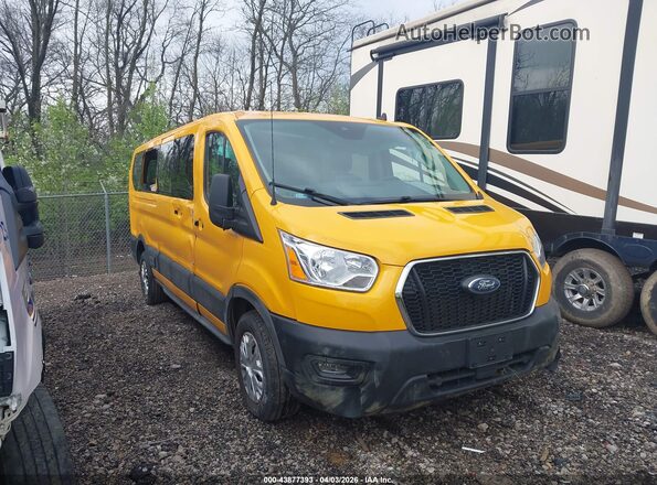 1FTBR1Y82MKA04401 2021 FORD TRANSIT-250 Желтый Передняя правая четверть