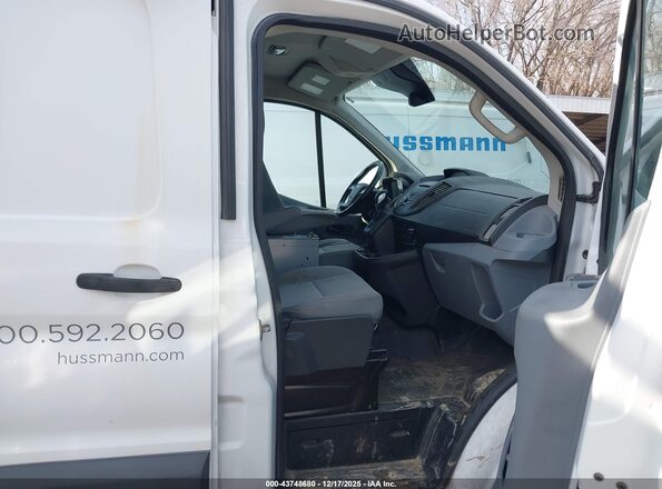 1FTYR1YM0HKB18801 2017 FORD TRANSIT-250 Белый Вид салона спереди