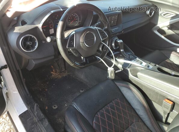1G1FB1RS4R0116922 2024 CHEVROLET CAMARO Белый Вид панели приборов