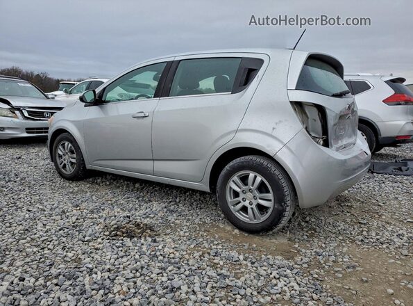 1G1JC6SH4G4160556 2016 CHEVROLET SONIC Серебряный Задняя левая четверть