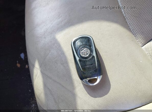 1G4ZP5SS3HU116002 2017 BUICK LACROSSE Зеленый Вид панели приборов