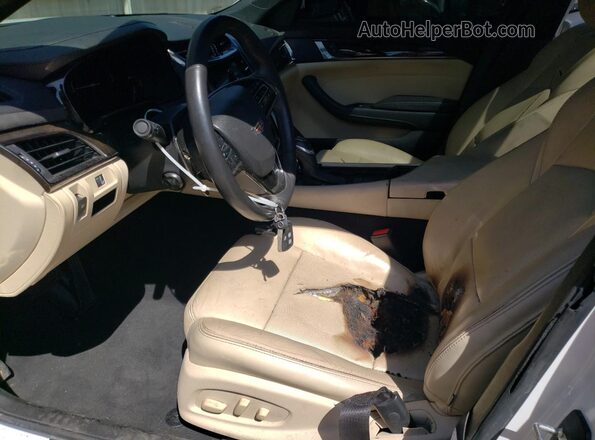 1G6AR5SS2J0129951 2018 CADILLAC CTS Белый Вид салона спереди