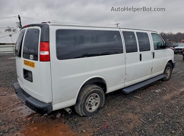 1GAZGNFP2N1189121 2022 CHEVROLET EXPRESS Белый Задняя правая четверть
