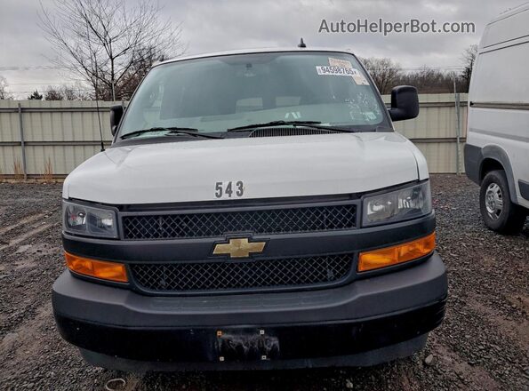 1GAZGNFP2N1189121 2022 CHEVROLET EXPRESS Белый Вид спереди