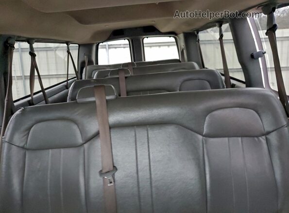 1GAZGNFP2N1189121 2022 CHEVROLET EXPRESS Белый Вид задних сидений