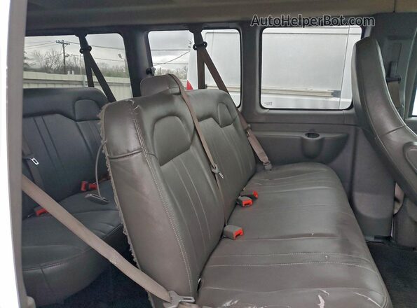 1GAZGNFP2N1189121 2022 CHEVROLET EXPRESS Белый Вид задней части салона