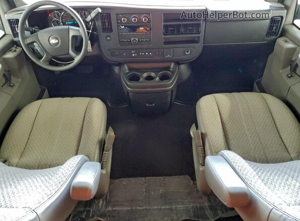 1GAZGPFP9S1218881 2025 CHEVROLET EXPRESS White Вид панелі приладів