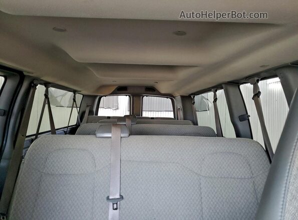 1GAZGPFP9S1218881 2025 CHEVROLET EXPRESS White Вид задніх сидінь