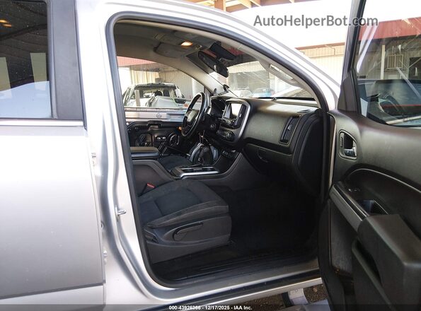 1GCGSCEN9J1303093 2018 CHEVROLET COLORADO Серебряный Вид салона спереди
