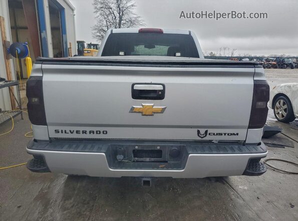 1GCRCPEC0JZ354611 2018 CHEVROLET 1500 Silver Вид ззаду