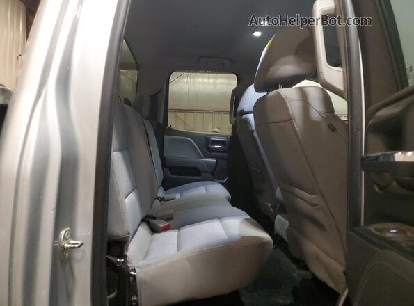 1GCVKPEC1JZ239551 2018 CHEVROLET 1500 Серебряный Вид задних сидений
