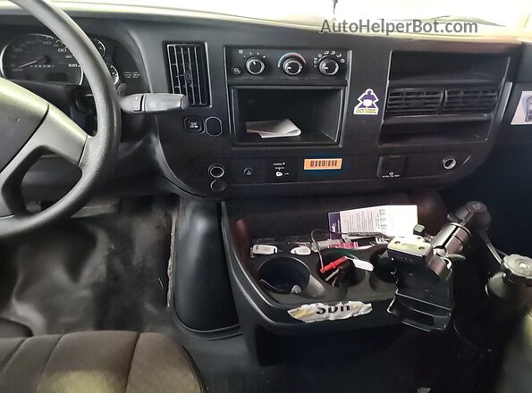 1GCWGAF10K1253506 2019 CHEVROLET EXPRESS  Вид сзади