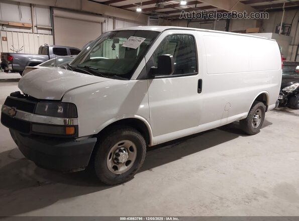 1GCWGAFG5J1906964 2018 CHEVROLET 2500 Белый Передняя левая четверть