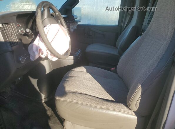 1GCWGAFG7G1150286 2016 CHEVROLET EXPRESS Белый Вид салона спереди