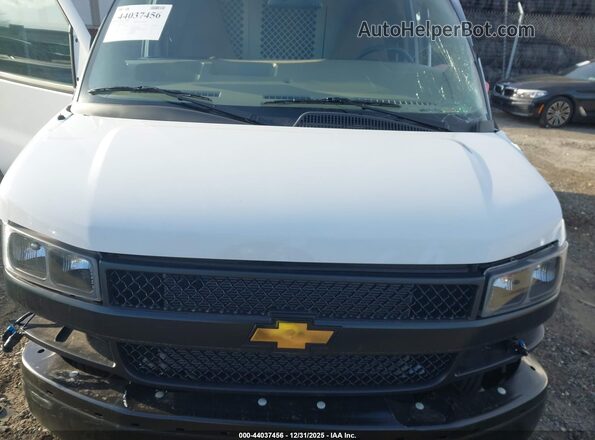 1GCWGAFP6S1205271 2025 CHEVROLET EXPRESS White Вид ззаду