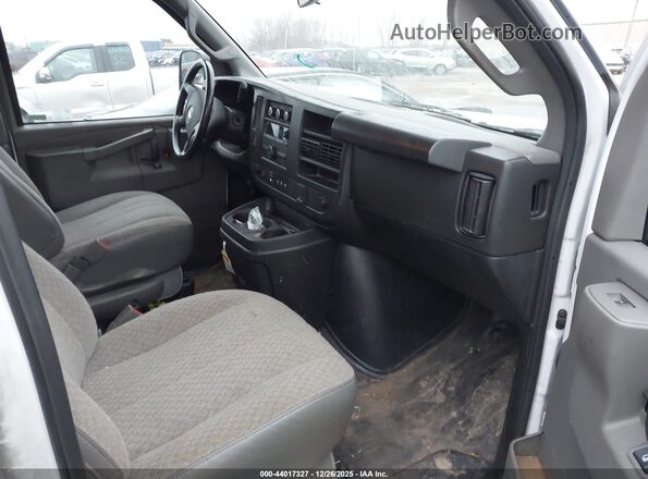 1GCZGGF72P1251901 2023 CHEVROLET EXPRESS White Вид салону спереду