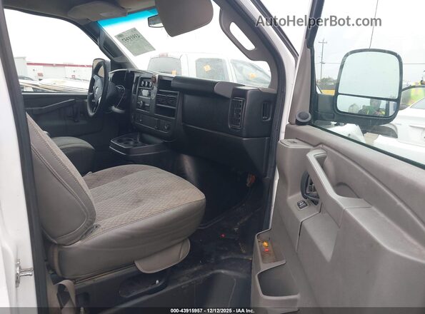 1GTW7AFF8G1902147 2016 GMC SAVANA 2500 White Սալոնի դիմացի տեսք