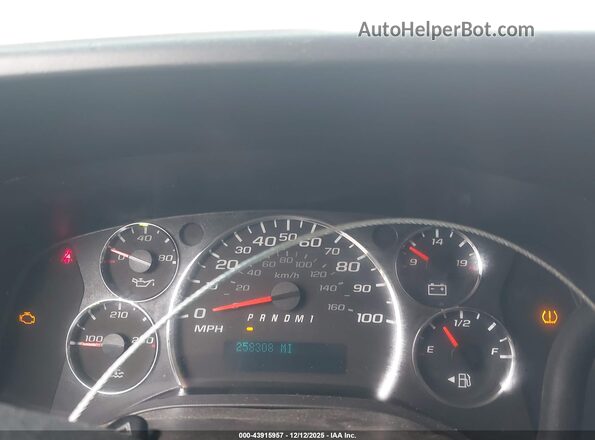 1GTW7AFF8G1902147 2016 GMC SAVANA 2500 White Հետևի նստատեղերի տեսք