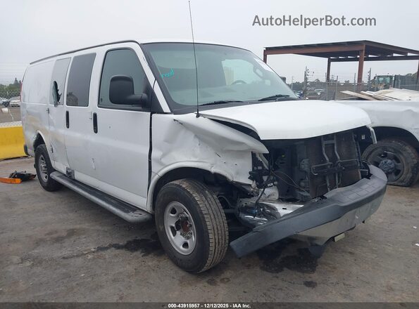 1GTW7AFF8G1902147 2016 GMC SAVANA 2500 White Առջևի աջ