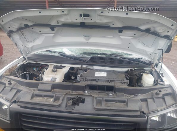 1GTW7AFP0P1174848 2023 GMC SAVANA CARGO White Widok z tyłu