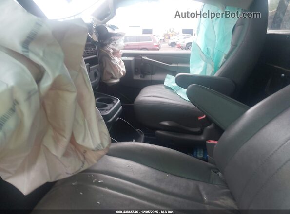 1GTW7AFP0P1174848 2023 GMC SAVANA CARGO White Widok wnętrza z przodu