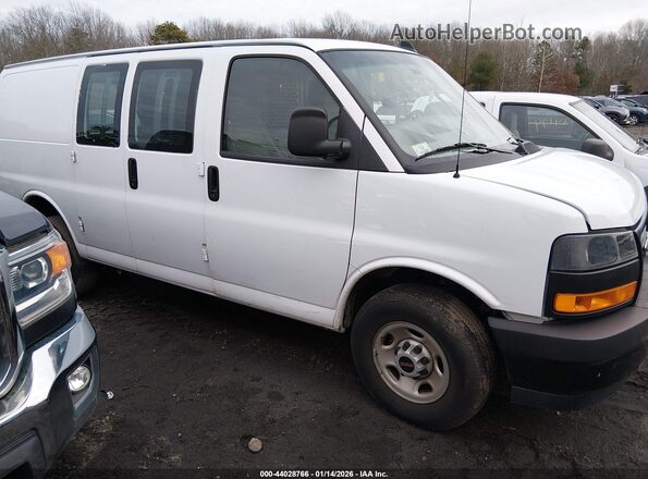 1GTW7AFP2R1185059 2024 GMC SAVANA CARGO White Widok wnętrza z tyłu
