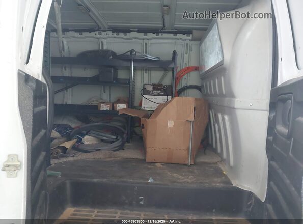 1GTW7AFP3P1151418 2023 GMC SAVANA CARGO White Widok naklejki z numerem VIN