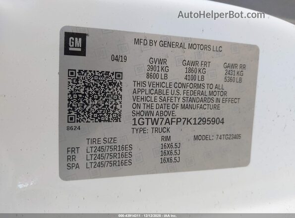 1GTW7AFP7K1295904 2019 GMC SAVANA 2500 White Widok komory silnika
