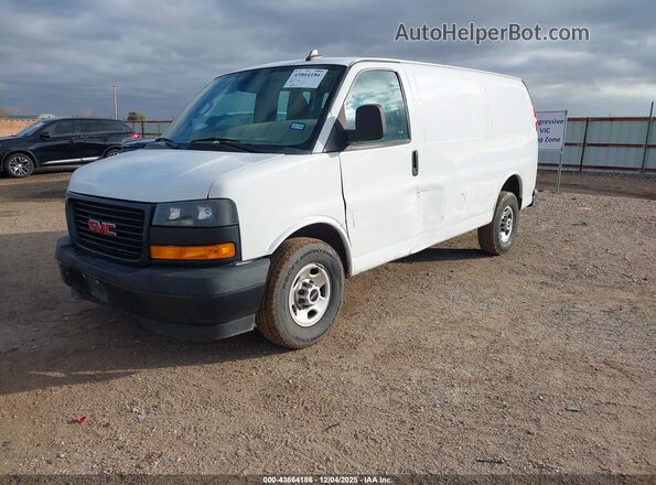 1GTW7AFPXJ1314945 2018 GMC SAVANA 2500 Белый Передняя левая четверть