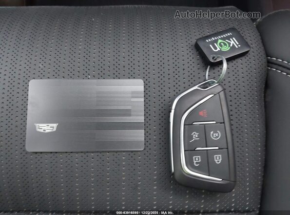 1GYC3NML5TZ701875 2026 CADILLAC VISTIQ Синий Вид панели приборов