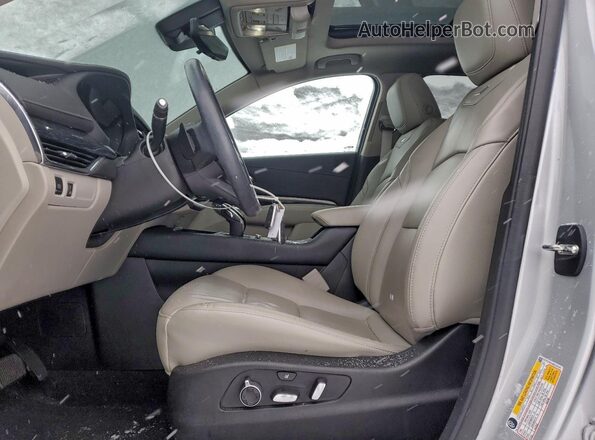1GYFZDR43NF139146 2022 CADILLAC XT4 Серебряный Вид салона спереди