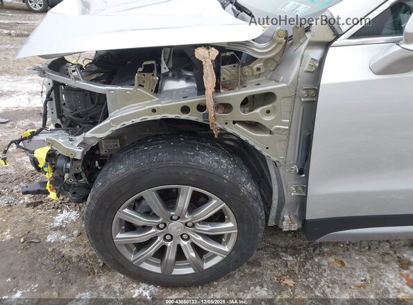 1GYFZDR46NF101135 2022 CADILLAC XT4 Серебряный Вид спереди