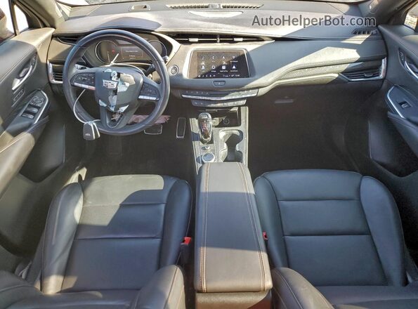 1GYFZER45PF224644 2023 CADILLAC XT4 Красный Вид панели приборов