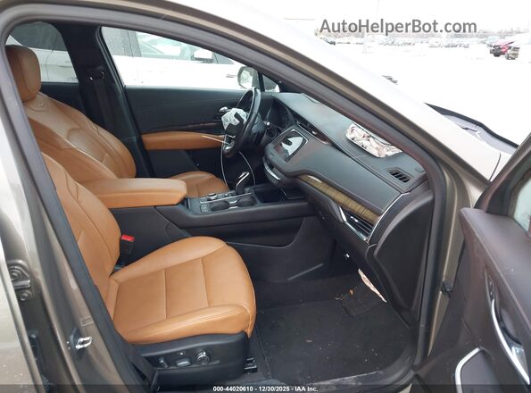1GYFZFR41LF135962 2020 CADILLAC XT4 Бежевый Вид салона спереди