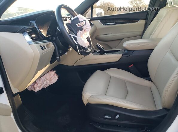 1GYKNARS2HZ195542 2017 CADILLAC XT5 Белый Вид салона спереди